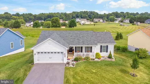 202 Duckwoods Ln, Martinsburg, WV 25403