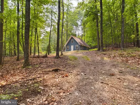 1055 Terrain Dr, Hedgesville, WV 25427