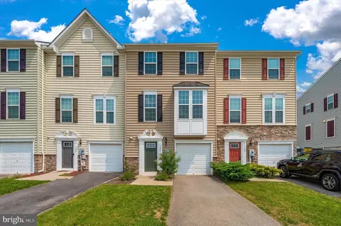 104 Norwood Dr, Falling Waters, WV 25419