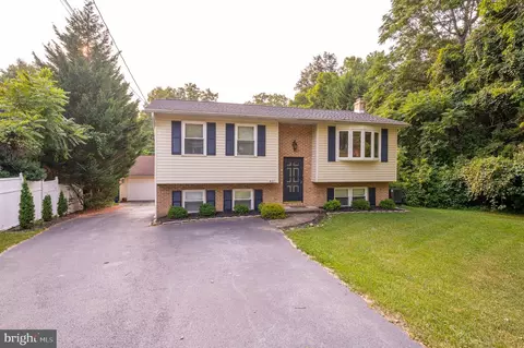 427 Falling Waters Dr, Falling Waters, WV 25419 photo 2