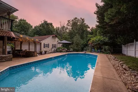427 Falling Waters Dr, Falling Waters, WV 25419 photo 3