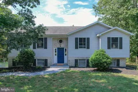 442 Poets Ln, Inwood, WV 25428