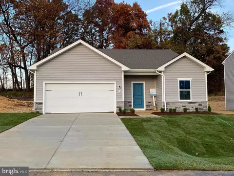 82 Scoter Rd, Hedgesville, WV 25427
