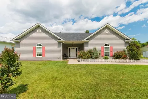 133 Commonwealth Ave, Bunker Hill, WV 25413