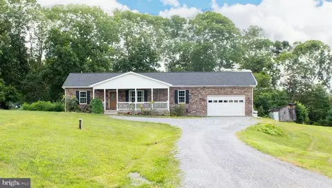 40 Tiller Cir, Inwood, WV 25428