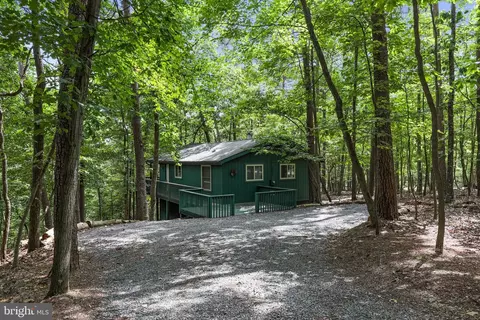 105 Monacan Trl, Hedgesville, WV 25427