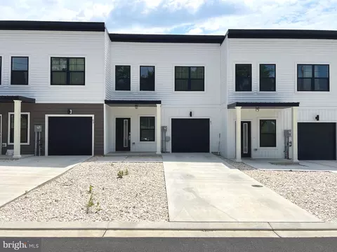 67 Dow St, Bunker Hill, WV 25413