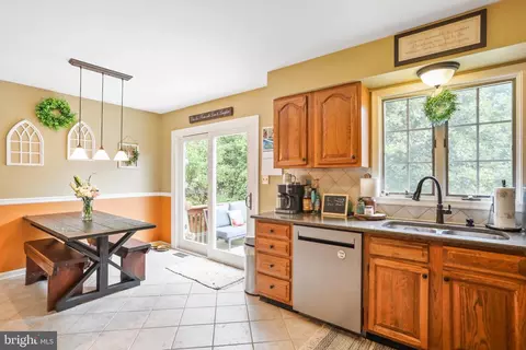 156 Weeping Willow Rd, Falling Waters, WV 25419 photo 8