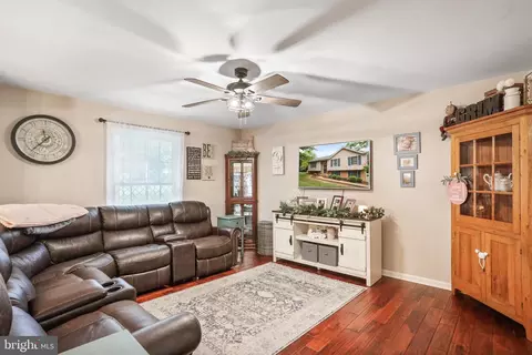 156 Weeping Willow Rd, Falling Waters, WV 25419 photo 3
