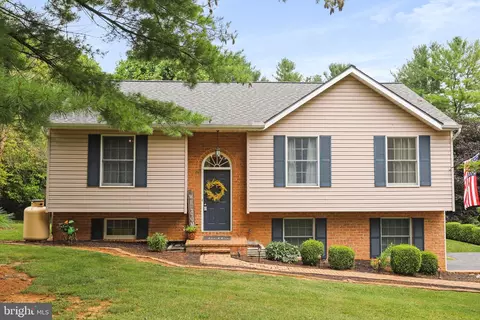 156 Weeping Willow Rd, Falling Waters, WV 25419