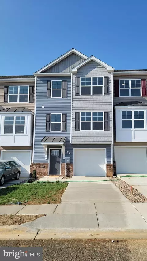 67 Olga Dr, Martinsburg, WV 25403