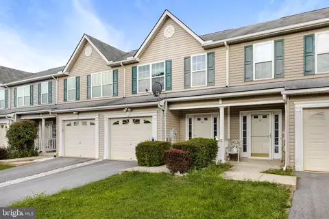 44 Mcglynn Ln, Bunker Hill, WV 25413