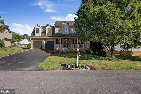 106 Gemstone Dr, Martinsburg, WV 25401