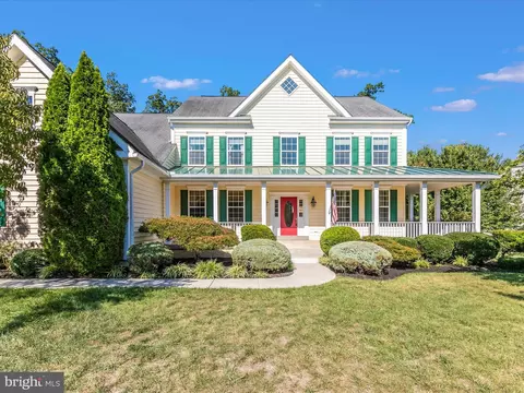 102 Aquifer Dr, Falling Waters, WV 25419