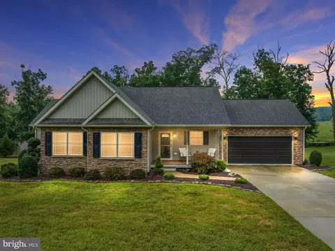 25 Jared Ct, Hedgesville, WV 25427