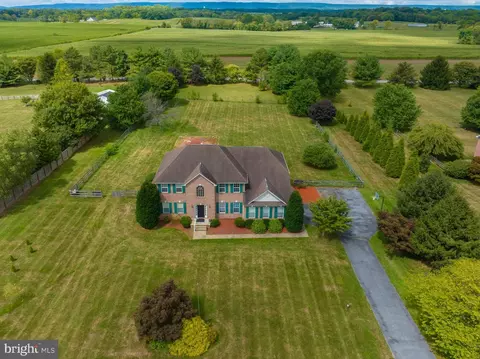 99 Quaint Swan Dale Dr, Martinsburg, WV 25404