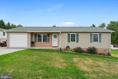 215 Masters Dr, Kearneysville, WV 25430