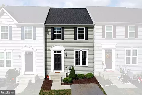7 Ontario Dr, Falling Waters, WV 25419