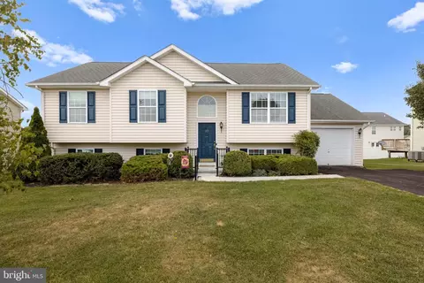 37 Taft Dr, Inwood, WV 25428