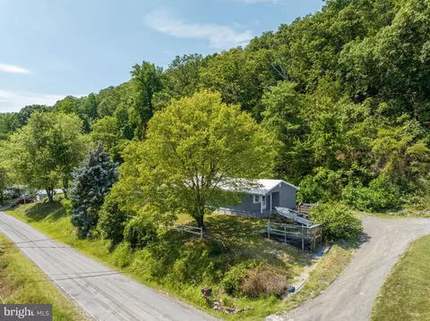 1229 Needmore Rd, Martinsburg, WV 25403