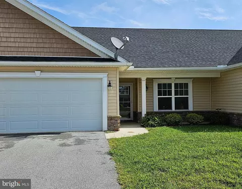 106 Saffron Ter, Falling Waters, WV 25419