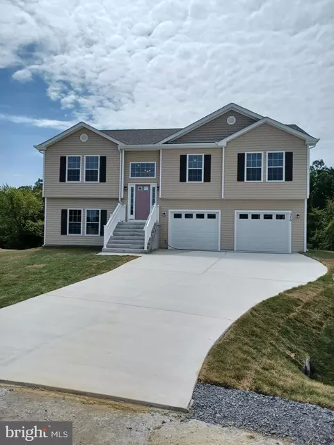 316 Equinox Way E, Martinsburg, WV 25401