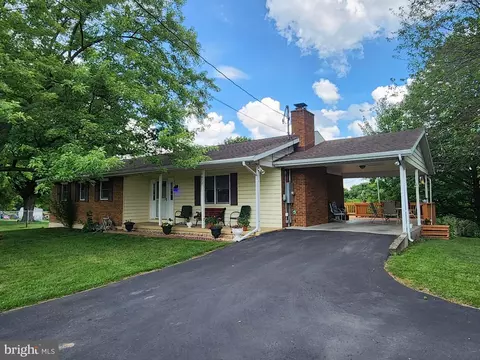 5072 Arden Nollville Rd, Martinsburg, WV 25403