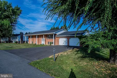 152 Lina Ln, Martinsburg, WV 25405