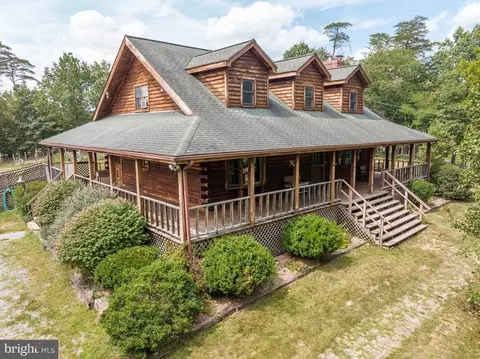 221 Gunpowder Ln, Inwood, WV 25428