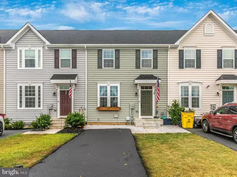 383 Ontario Dr, Falling Waters, WV 25419