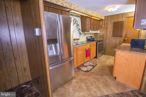 484 Emerson Dr, Falling Waters, WV 25419 photo 6