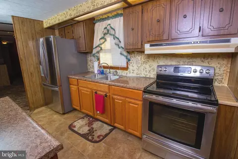 484 Emerson Dr, Falling Waters, WV 25419 photo 8