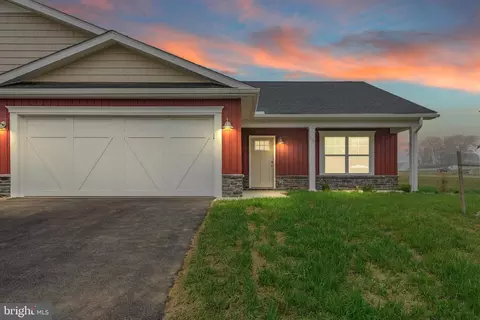 775 Dripping Spring Dr, Hedgesville, WV 25427