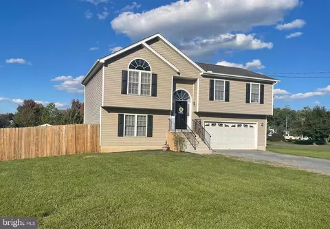 12 Sonya Ln, Bunker Hill, WV 25413