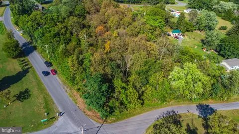 9 Lockhouse Road # b, Falling Waters, WV 25419