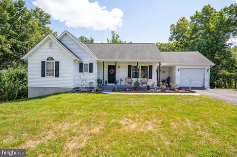 230 Freedom Ln, Martinsburg, WV 25405