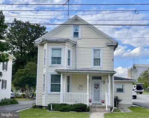 741 Winchester Ave, Martinsburg, WV 25401