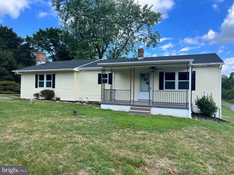 256 Lawn St, Martinsburg, WV 25405