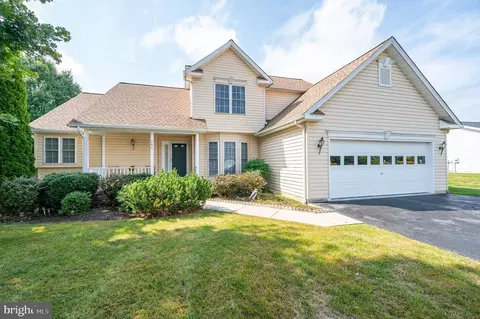 141 Hastings Dr, Falling Waters, WV 25419