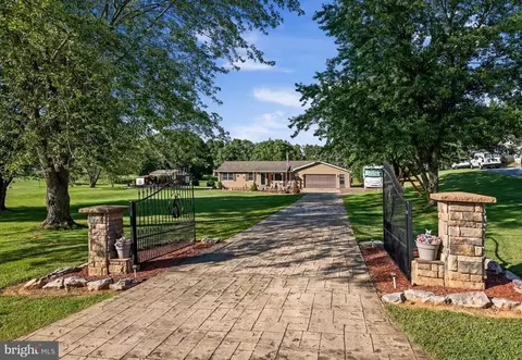 115 Canterbury Dr, Martinsburg, WV 25403