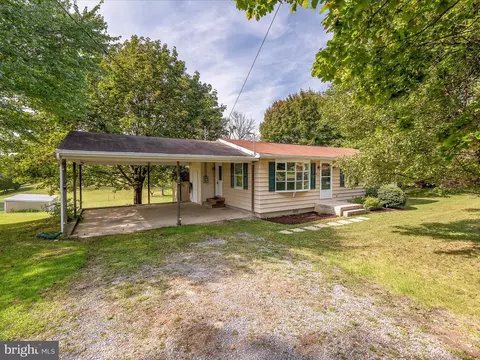1554 Nadenbousch Ln, Inwood, WV 25428