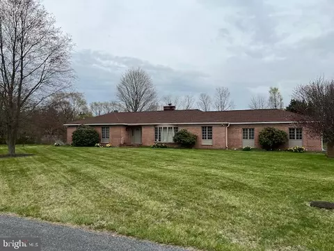 40 General Lee Ave, Inwood, WV 25428