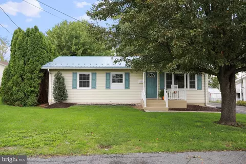 1006 Grant Pl, Martinsburg, WV 25401