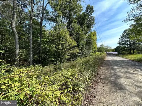 10 Ivanhoe Drive, Hedgesville, WV 25427