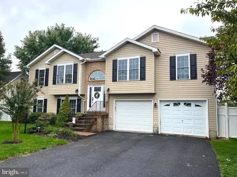 48 Pointer Way, Inwood, WV 25428