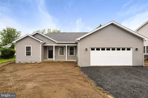 1054 Eagle School Rd, Martinsburg, WV 25404