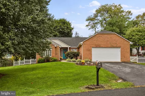 141 Gemstone Dr, Martinsburg, WV 25401
