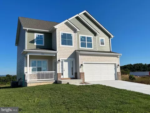225 Lahaye Dr, Martinsburg, WV 25405