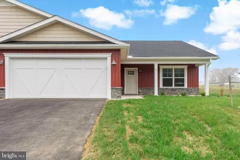 782 Dripping Spring Dr, Hedgesville, WV 25427