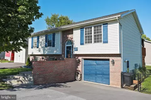 327 Twigg Dr, Martinsburg, WV 25404
